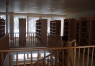 Schulkomplex Gemeinde Au - Dorfsaal - Bücherei OG mit Büchereinrichtung