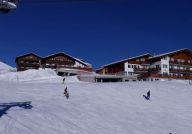 Vom Tunnel, zu den Hotels, unter der Piste ist nichts mehr zu sehen!